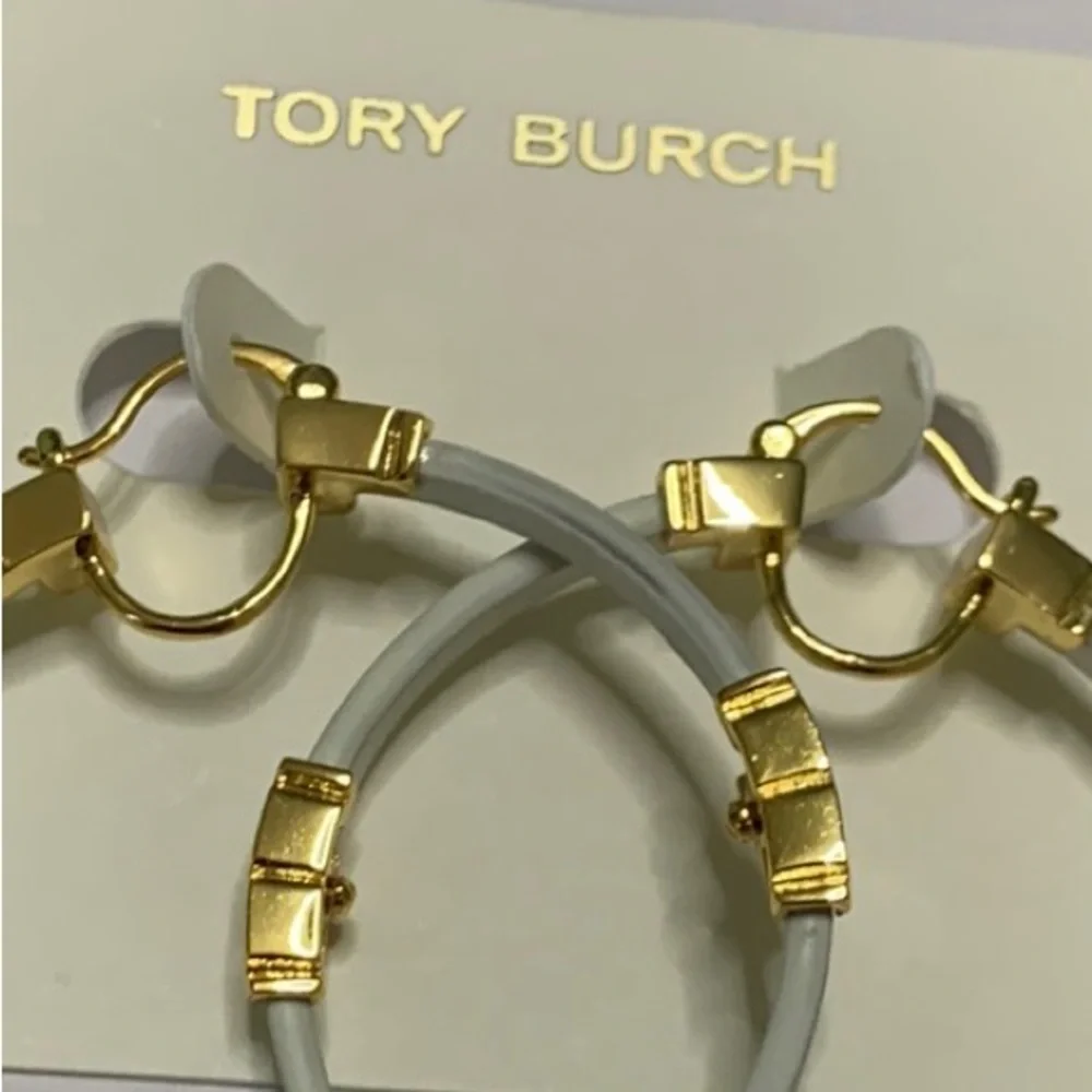 Tory Burch white leather sheriff T hoop earrings - Picture 7 of 7